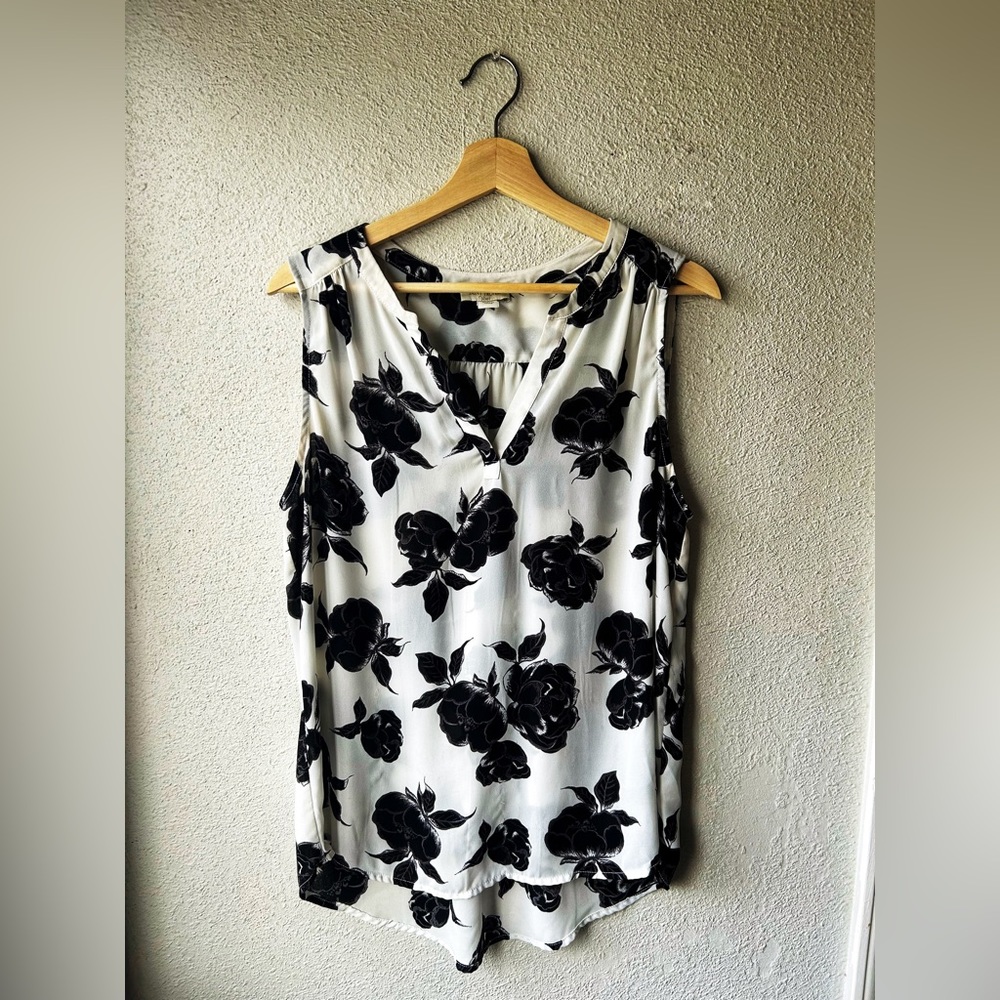 Saint Tropez West white and black floral sleeveless top. Size L.